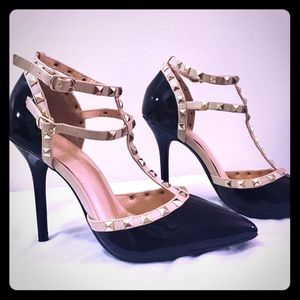 Sexy black and gold heels with straps.